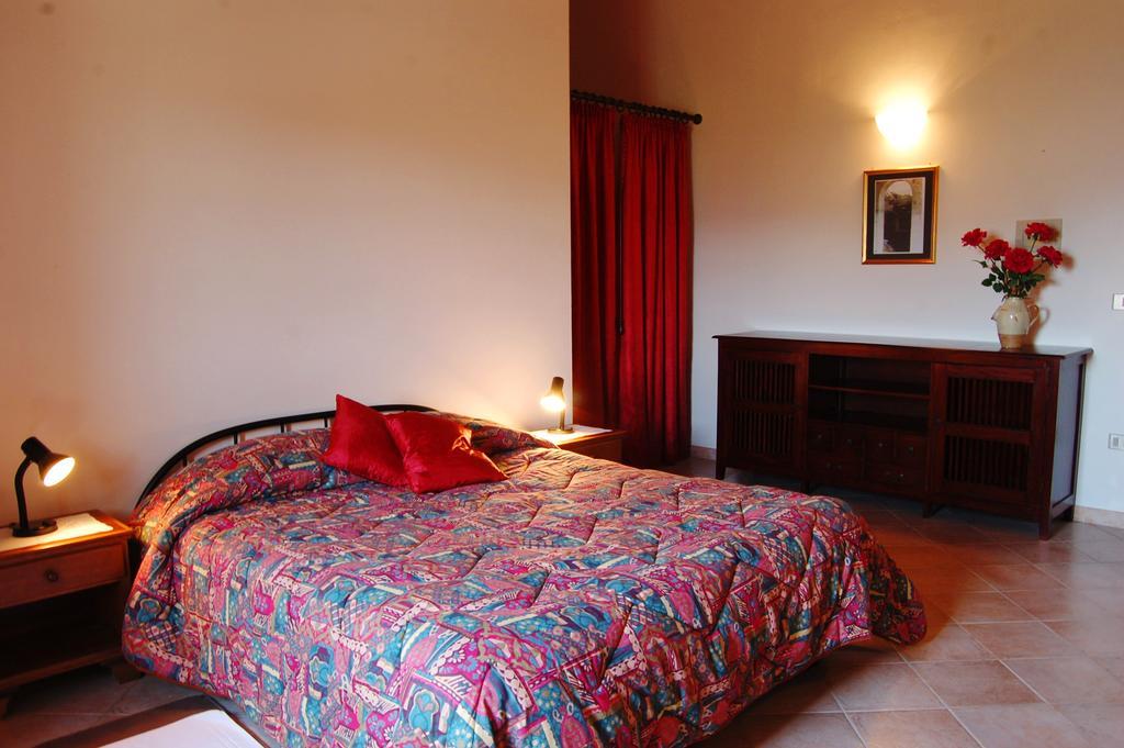 Le Valli Aparthotel Pomarance Habitación foto